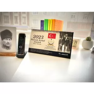 Cumhuriyetimizin 100. Yılına Özel Seri Gazi Mustafa Kemal Atatürk 2023 Yılı Masaüstü Takvimi